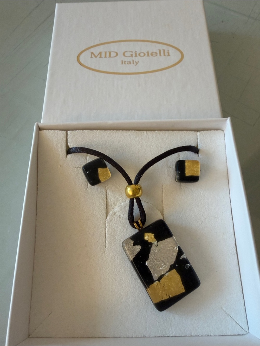 Black & Gold Glass Pendant Necklace Set
